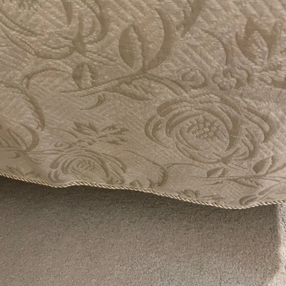 Full/queen coverlette matalasse with 2 shams and throw pillow cover
